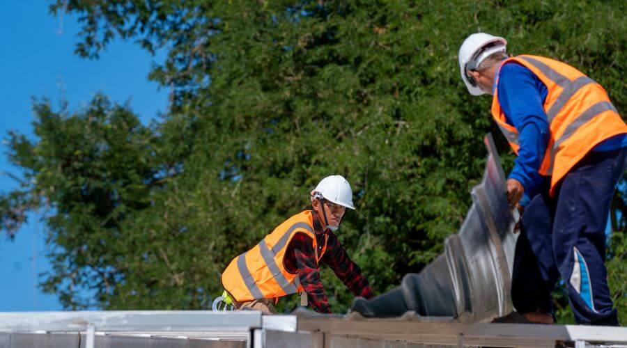 Professional residential roofers in Hidalgo, IL